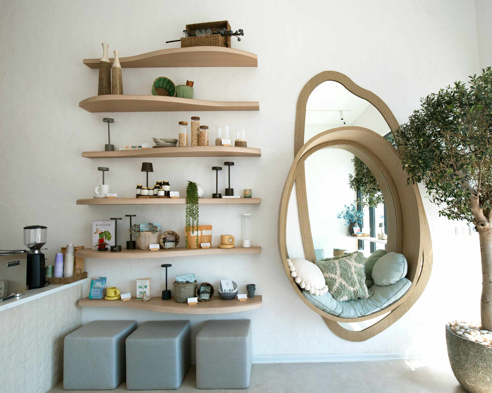 Så bygger du ett Pinterest-vänligt sminkbord (utan att tömma plånboken)